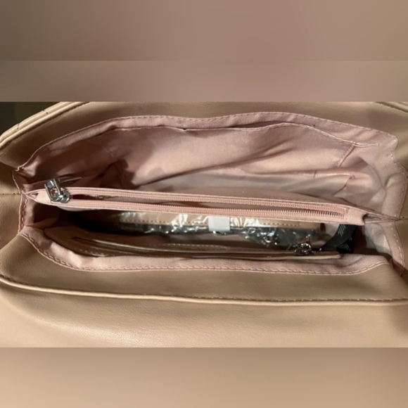 BADGLEY MISCHKA NWT CROSSBODY - Picture 4 of 4